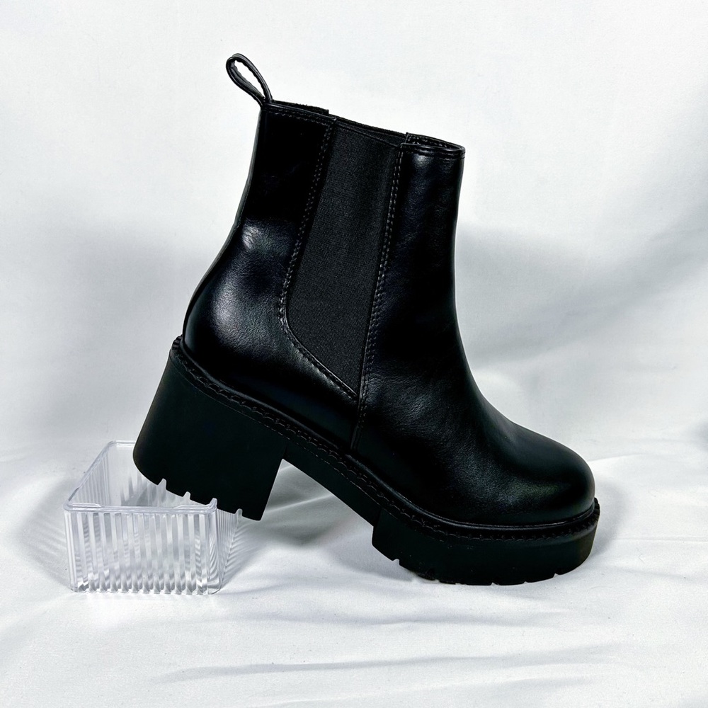 Madden Girl ‘Trust’ Lug Sole Chelsea Boot - NWOT - Picture 6 of 6